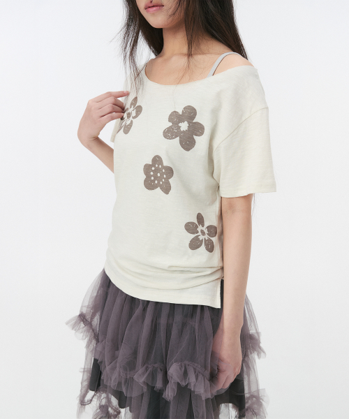 OHESHIO（オヘシオ）の「VINTAGE FLOWER SCOOP NECK T-SHIRT, BEIGE（Tシャツ/カットソー・レディース・その他・FREE）」の4枚目の写真