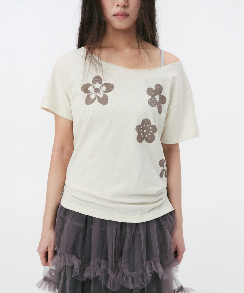 OHESHIO（オヘシオ）の「VINTAGE FLOWER SCOOP NECK T-SHIRT, BEIGE（Tシャツ/カットソー・レディース・その他・FREE）」の3枚目の写真
