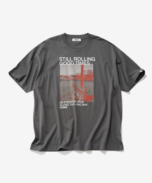 GEORGE'S(ジョージズ)の「PHOTO LOGOプリントシャツ(Tシャツ/カットソー・メンズ・オフホワイト/グレー・MEDIUM/LARGE)」の2枚目の写真