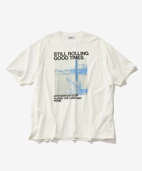 GEORGE'S(ジョージズ)の「PHOTO LOGOプリントシャツ(Tシャツ/カットソー・メンズ・オフホワイト/グレー・MEDIUM/LARGE)」の1枚目の写真