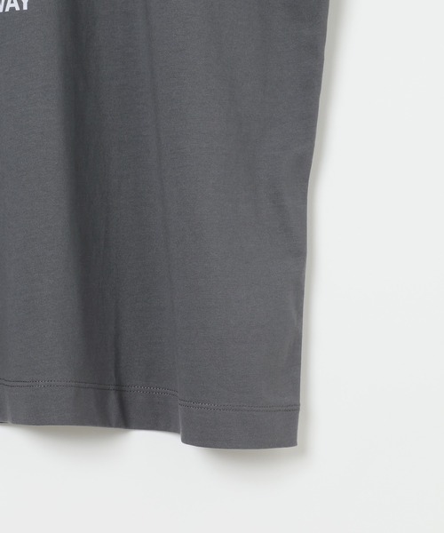 GEORGE'S(ジョージズ)の「PHOTO LOGOプリントシャツ(Tシャツ/カットソー・メンズ・オフホワイト/グレー・MEDIUM/LARGE)」の8枚目の写真