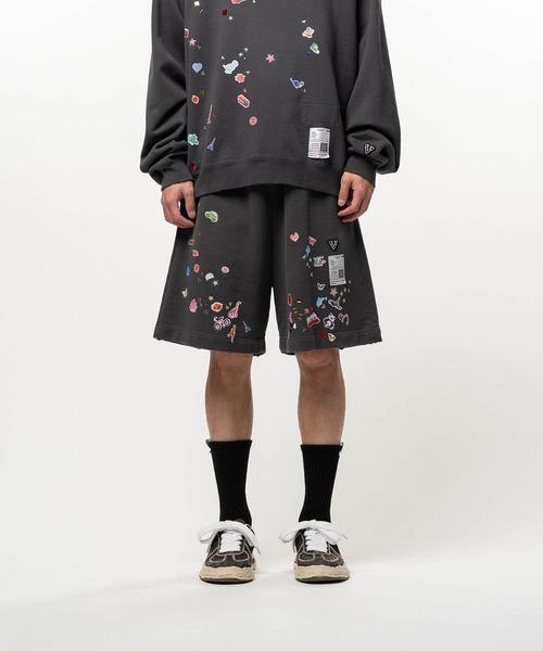Maison MIHARA YASUHIRO（メゾンミハラヤスヒロ）の「Kids Sticker Printed Sweat Shorts（その他パンツ・メンズ・ブラック・44）」の2枚目の写真