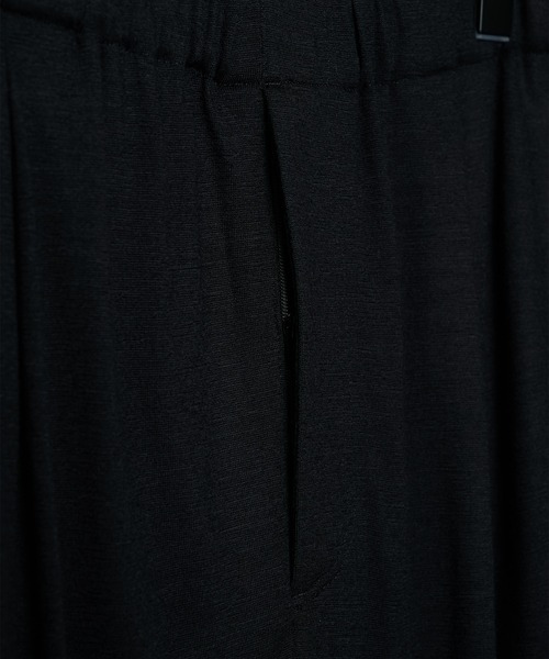 WRAPINKNOT(ラッピンノット)の「【WRAPINKNOT/ラッピンノット】Wide Tapered Pants(その他パンツ・メンズ・ブラック・2)」の3枚目の写真