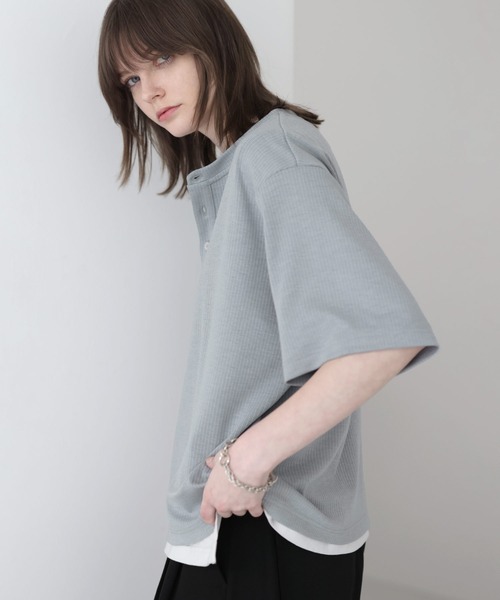 SOCCE(ソーシー)の「ドレープリブヘンリーネックハーフスリーブカットソー(Tシャツ/カットソー・メンズ・ブラック/ライトグレー/ネイビー・L/M/S/XL)」の9枚目の写真