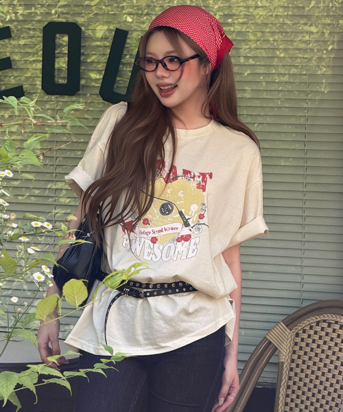 TWEE(トゥウィー)の「アッサムピグメントプリンティングオーバーサイズ半袖Tシャツ(Tシャツ/カットソー・レディース・レッド/チャコールグレー/Cream・FREE)」の4枚目の写真