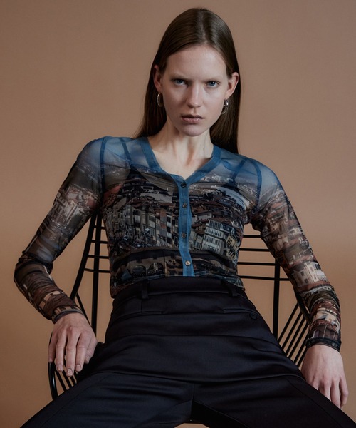MAISON SPECIAL(メゾンスペシャル)の「City Photo Print Sheer Cardigan/シティフォトプリントシアーカーデ(Tシャツ/カットソー・レディース・ブラウン/ブルー・FREE)」の2枚目の写真