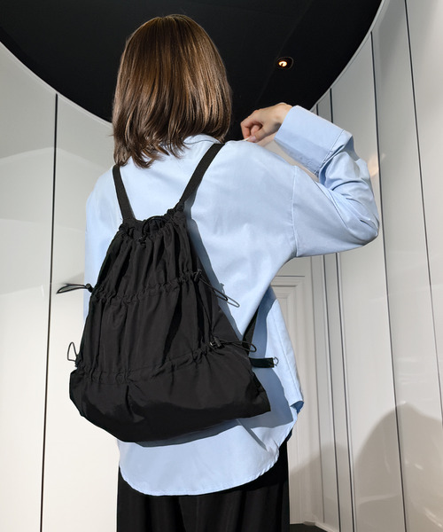 Chandelier(シャンデリア)の「ナップサック ギャザー ポケット 2TYPE 巾着 リュックサック バックパック(バックパック/リュック・レディース・ブラック/ホワイト/ブラック系・ONESIZE)」の22枚目の写真