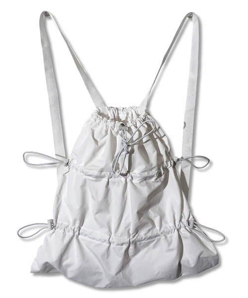 Chandelier(シャンデリア)の「ナップサック ギャザー ポケット 2TYPE 巾着 リュックサック バックパック(バックパック/リュック・レディース・ブラック/ホワイト/ブラック系・ONESIZE)」の11枚目の写真