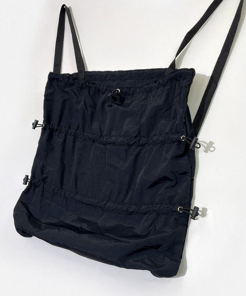 Chandelier(シャンデリア)の「ナップサック ギャザー ポケット 2TYPE 巾着 リュックサック バックパック(バックパック/リュック・レディース・ブラック/ホワイト/ブラック系・ONESIZE)」の15枚目の写真