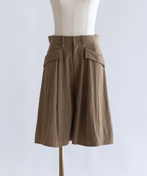 EN NEUME(エンノイム)の「Structured Pocket Flare Shorts(その他パンツ・レディース・キャメル/ブラック/ブラウン・0/1)」の3枚目の写真