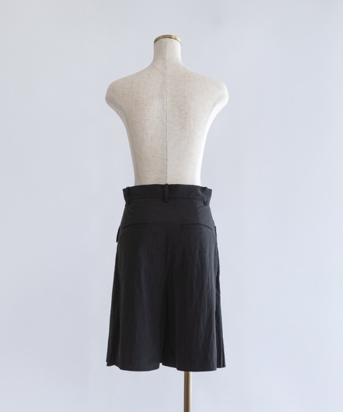 EN NEUME(エンノイム)の「Structured Pocket Flare Shorts(その他パンツ・レディース・キャメル/ブラック/ブラウン・0/1)」の20枚目の写真