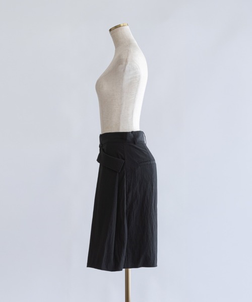 EN NEUME(エンノイム)の「Structured Pocket Flare Shorts(その他パンツ・レディース・キャメル/ブラック/ブラウン・0/1)」の19枚目の写真