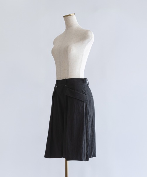 EN NEUME(エンノイム)の「Structured Pocket Flare Shorts(その他パンツ・レディース・キャメル/ブラック/ブラウン・0/1)」の18枚目の写真