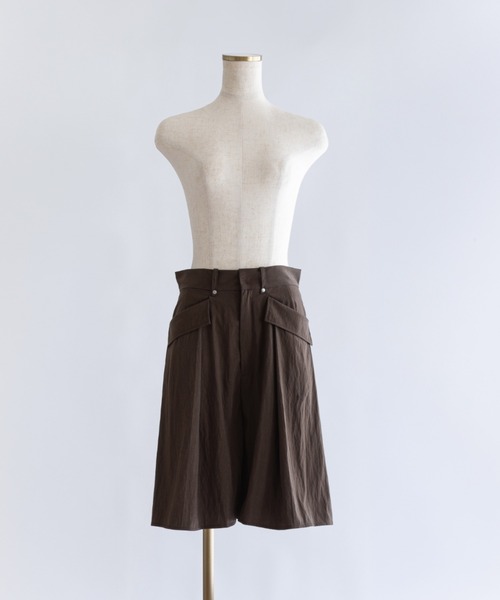 EN NEUME(エンノイム)の「Structured Pocket Flare Shorts(その他パンツ・レディース・キャメル/ブラック/ブラウン・0/1)」の21枚目の写真