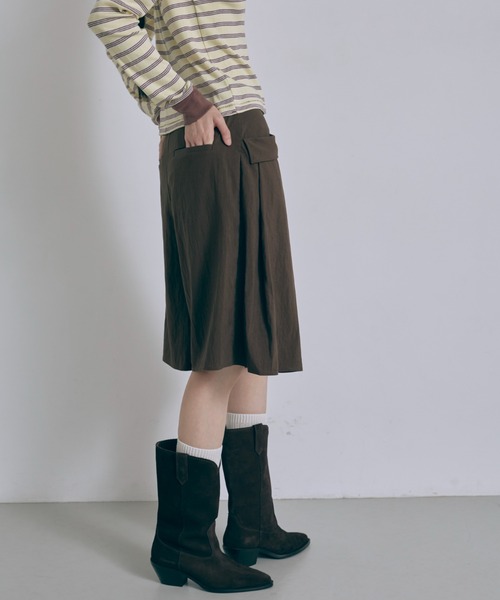 EN NEUME(エンノイム)の「Structured Pocket Flare Shorts(その他パンツ・レディース・キャメル/ブラック/ブラウン・0/1)」の12枚目の写真