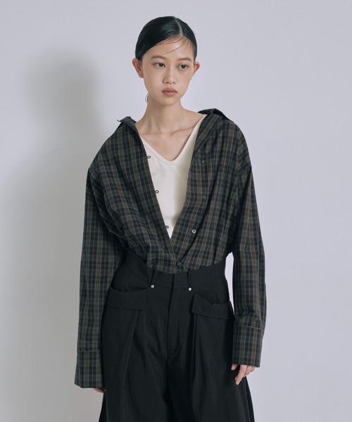 EN NEUME(エンノイム)の「Structured Pocket Flare Shorts(その他パンツ・レディース・キャメル/ブラック/ブラウン・0/1)」の9枚目の写真