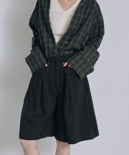 EN NEUME(エンノイム)の「Structured Pocket Flare Shorts(その他パンツ・レディース・キャメル/ブラック/ブラウン・0/1)」の11枚目の写真