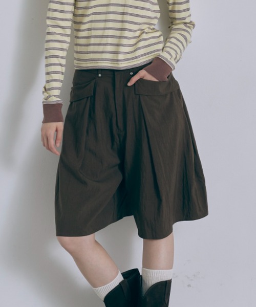 EN NEUME(エンノイム)の「Structured Pocket Flare Shorts(その他パンツ・レディース・キャメル/ブラック/ブラウン・0/1)」の5枚目の写真