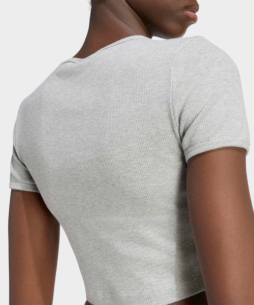 adidas(アディダス)の「エッセンシャルリブTシャツ / ESSENTIALS RIB TEE / アディダスオリジナルス adidas Originals(Tシャツ/カットソー・レディース・グレー・LARGE/XX-LARGE/MEDIUM/SMALL/X-LARGE/X-SMALL)」の4枚目の写真