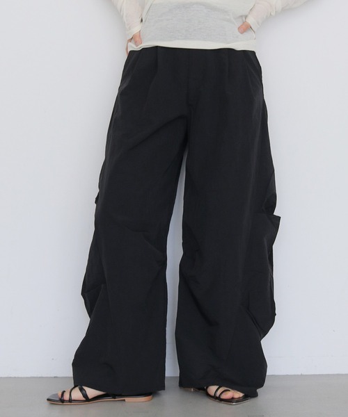 cheriella(シェリエラ)の「【cheriella】サイドタックバレルパンツ SIDE TUCK BARREL PANTS(カーゴパンツ・レディース・ブラウン/ライトカーキ/ブラック・FREE)」の2枚目の写真