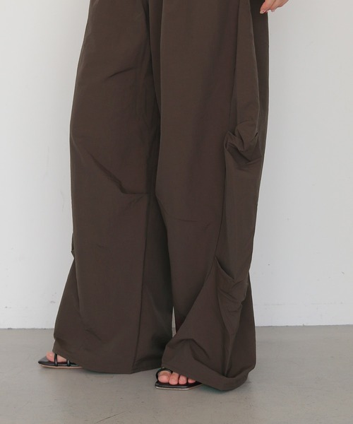 cheriella(シェリエラ)の「【cheriella】サイドタックバレルパンツ SIDE TUCK BARREL PANTS(カーゴパンツ・レディース・ブラウン/ライトカーキ/ブラック・FREE)」の7枚目の写真