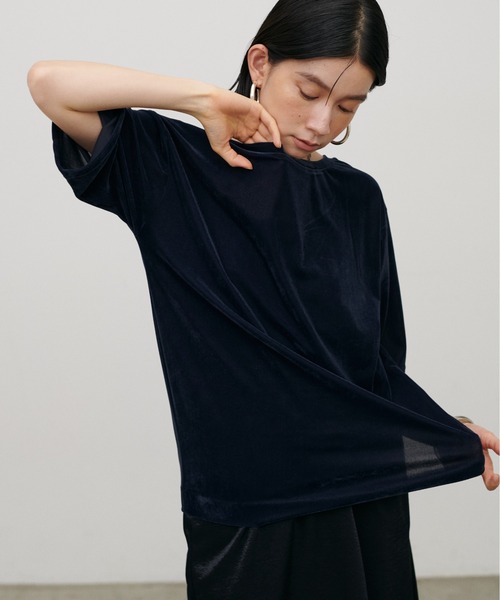 LARUTA(ラルータ)の「【LARUTA】半袖シアーとろもちベロアプルオーバー(Tシャツ/カットソー・レディース・ネイビー/ブラウン/ラベンダー/オフホワイト・FREE)」の3枚目の写真