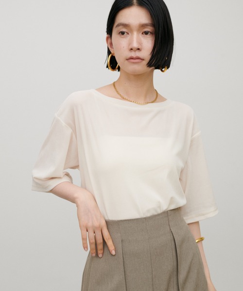 LARUTA(ラルータ)の「【LARUTA】半袖シアーとろもちベロアプルオーバー(Tシャツ/カットソー・レディース・ネイビー/ブラウン/ラベンダー/オフホワイト・FREE)」の2枚目の写真
