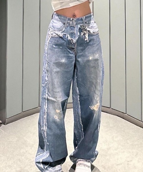 Sibra(シブラ)の「Y2Kヴィンテージ加工 ダメージ風プリントワイドデニムパンツ/ルーズシルエット(デニムパンツ・レディース・ブルー・M/L/S)」の5枚目の写真
