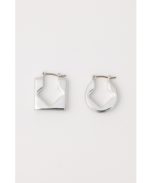 SLY(スライ)の「ASYMMETRY SHAPE P/EARRING アシンメトリーシェイプピアス(ピアス(両耳用)・レディース・シルバー/ゴールド・FREE)」の4枚目の写真