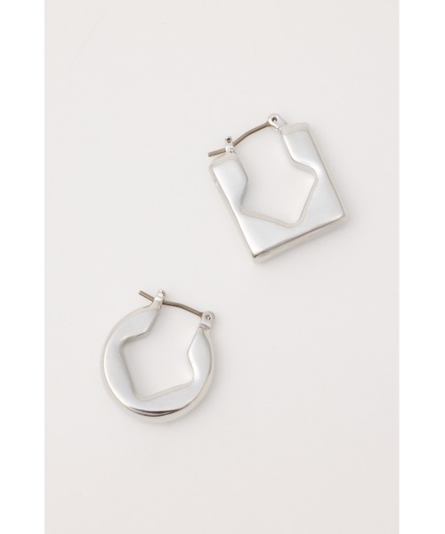 SLY(スライ)の「ASYMMETRY SHAPE P/EARRING アシンメトリーシェイプピアス(ピアス(両耳用)・レディース・シルバー/ゴールド・FREE)」の6枚目の写真