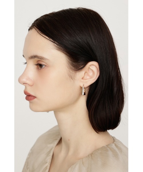 SLY(スライ)の「ASYMMETRY SHAPE P/EARRING アシンメトリーシェイプピアス(ピアス(両耳用)・レディース・シルバー/ゴールド・FREE)」の15枚目の写真