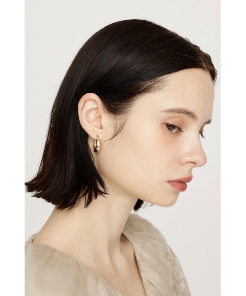 SLY(スライ)の「ASYMMETRY SHAPE P/EARRING アシンメトリーシェイプピアス(ピアス(両耳用)・レディース・シルバー/ゴールド・FREE)」の3枚目の写真