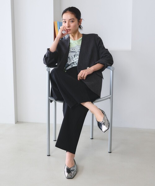 BEAUTY&YOUTH UNITED ARROWS(ビューティーアンドユースユナイテッドアローズ)の「Vカット メタリックカラー フラットシューズ(パンプス・レディース・シルバー・37h/36h/36/35h/37/38)」の3枚目の写真