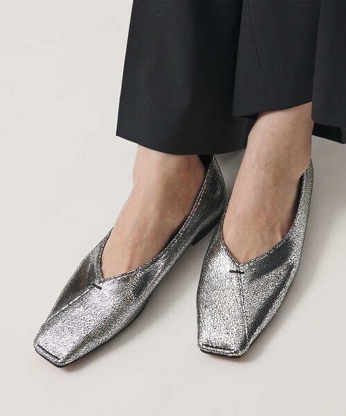 BEAUTY&YOUTH UNITED ARROWS(ビューティーアンドユースユナイテッドアローズ)の「Vカット メタリックカラー フラットシューズ(パンプス・レディース・シルバー・37h/36h/36/35h/37/38)」の6枚目の写真