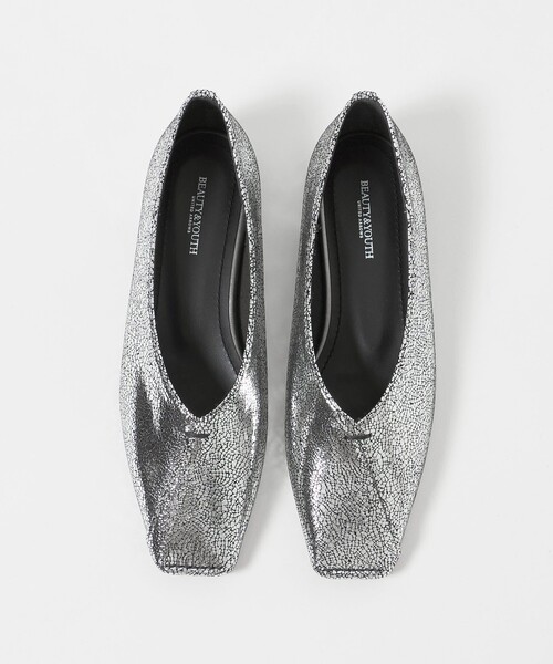 BEAUTY&YOUTH UNITED ARROWS(ビューティーアンドユースユナイテッドアローズ)の「Vカット メタリックカラー フラットシューズ(パンプス・レディース・シルバー・37h/36h/36/35h/37/38)」の9枚目の写真