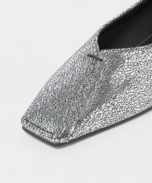 BEAUTY&YOUTH UNITED ARROWS(ビューティーアンドユースユナイテッドアローズ)の「Vカット メタリックカラー フラットシューズ(パンプス・レディース・シルバー・37h/36h/36/35h/37/38)」の14枚目の写真