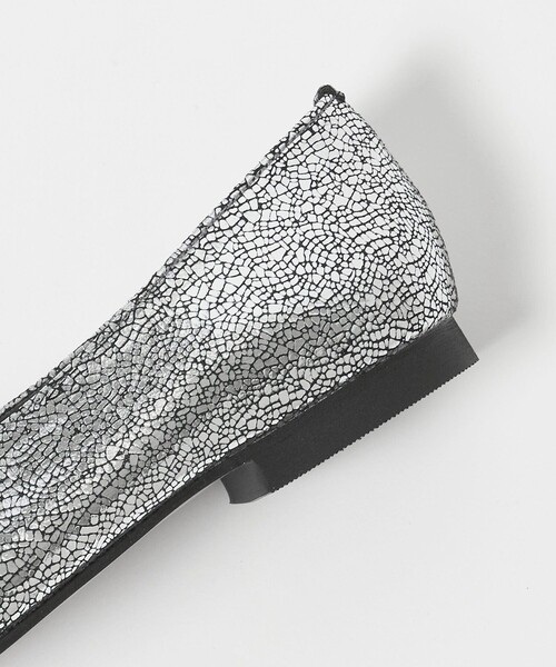 BEAUTY&YOUTH UNITED ARROWS(ビューティーアンドユースユナイテッドアローズ)の「Vカット メタリックカラー フラットシューズ(パンプス・レディース・シルバー・37h/36h/36/35h/37/38)」の15枚目の写真