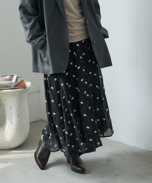 FREAK'S STORE(フリークスストア)の「花刺繍スカート(スカート・レディース・オフホワイト/ブラウン/ブラック・フリ-)」の1枚目の写真