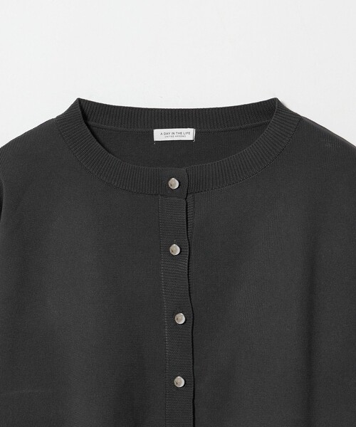 A DAY IN THE LIFE UNITED ARROWS(アデイインザライフユナイテッドアローズ)の「ヘムライン カーディガン -ウォッシャブル- <A DAY IN THE LIFE>(カーディガン/ボレロ・レディース・ダークグレー/ネイビー/オレンジ/ベージュ・FREE)」の11枚目の写真