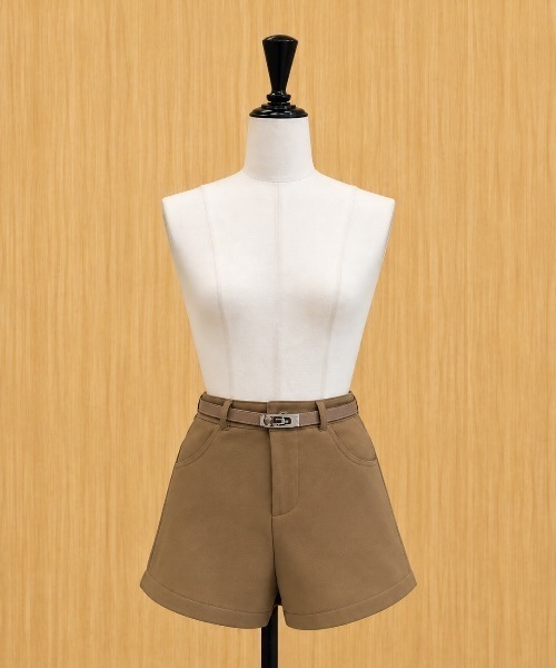 miune(ミューヌ)の「コンパクトショートパンツ(その他パンツ・レディース・ベージュ/ブラウン/ブラック・MEDIUM/SMALL)」の1枚目の写真
