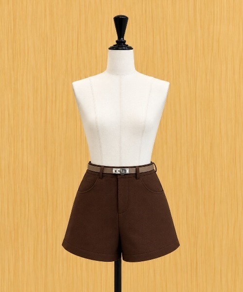 miune(ミューヌ)の「コンパクトショートパンツ(その他パンツ・レディース・ベージュ/ブラウン/ブラック・MEDIUM/SMALL)」の9枚目の写真