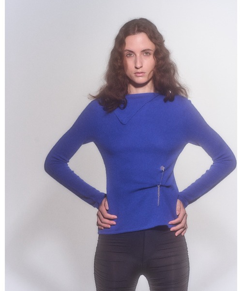 IRIS47(イリスフォーセブン)の「【IRIS 47】apex cashmere tops/エイペクス カシミヤ トップス(Tシャツ/カットソー・レディース・ブルー/ダークグレー/ブラック・FREE)」の6枚目の写真