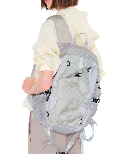 NOIAGO(ノイアゴ)の「◇NOIAGO◇ブランド直輸入正規品/ナイロン製デイリーバックパック nylon daily backbpack(バックパック/リュック・レディース・ブラック/ライトグレー・FREE)」の1枚目の写真