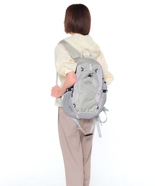NOIAGO(ノイアゴ)の「◇NOIAGO◇ブランド直輸入正規品/ナイロン製デイリーバックパック nylon daily backbpack(バックパック/リュック・レディース・ブラック/ライトグレー・FREE)」の6枚目の写真