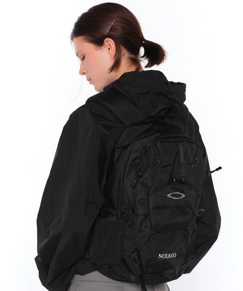 NOIAGO(ノイアゴ)の「◇NOIAGO◇ブランド直輸入正規品/ナイロン製デイリーバックパック nylon daily backbpack(バックパック/リュック・レディース・ブラック/ライトグレー・FREE)」の3枚目の写真