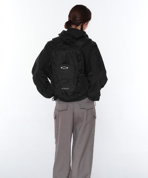 NOIAGO(ノイアゴ)の「◇NOIAGO◇ブランド直輸入正規品/ナイロン製デイリーバックパック nylon daily backbpack(バックパック/リュック・レディース・ブラック/ライトグレー・FREE)」の4枚目の写真