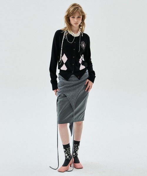 Mardi Mercredi(マルディメクルディ)の「CASHMERE BLEND CARDIGAN ROUND NECK ARGYLE PUNCHING DETAIL / カシミヤ ブレンド カーディガン ラウンド ネック アーガイル パンチング ディテール(カーディガン/ボレロ・レディース・オートミール/ブラック×ピンク/グレー/ピンク・FREE)」の12枚目の写真
