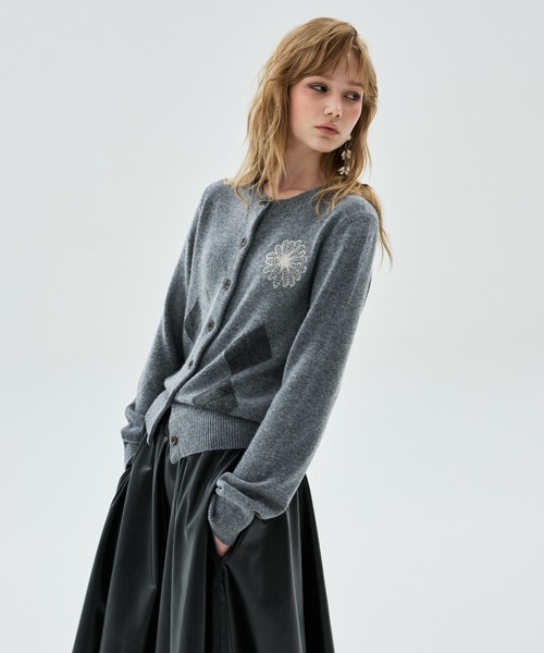 Mardi Mercredi(マルディメクルディ)の「CASHMERE BLEND CARDIGAN ROUND NECK ARGYLE PUNCHING DETAIL / カシミヤ ブレンド カーディガン ラウンド ネック アーガイル パンチング ディテール(カーディガン/ボレロ・レディース・オートミール/ブラック×ピンク/グレー/ピンク・FREE)」の21枚目の写真