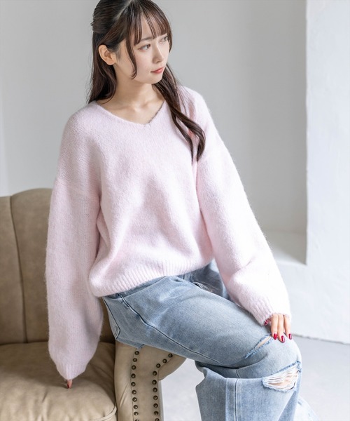 CLEAR BASIC（クリアベーシック）の「モヘアタッチVネックオーバーニットトップス［骨格ナチュラル／カジュアル／リラックス］（ニット/セーター・レディース・グレー/ピンク/ブラック/イエロー/ダークオレンジ/ブラウン/アイボリー/ボルドー/グレイッシュベージュ/ベージュ・F）」の8枚目の写真