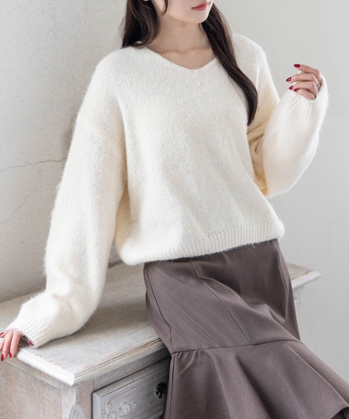 CLEAR BASIC（クリアベーシック）の「モヘアタッチVネックオーバーニットトップス［骨格ナチュラル／カジュアル／リラックス］（ニット/セーター・レディース・グレー/ピンク/ブラック/イエロー/ダークオレンジ/ブラウン/アイボリー/ボルドー/グレイッシュベージュ/ベージュ・F）」の2枚目の写真